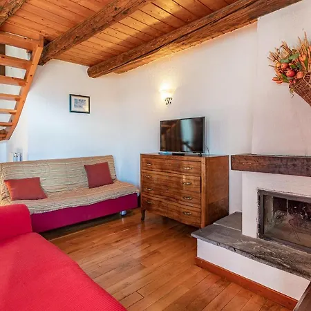 In Cheverel With 1 Bedrooms 2 *